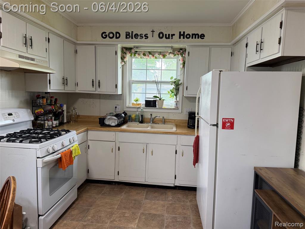 714 Lowell Street, Marine, MI — Photo 2