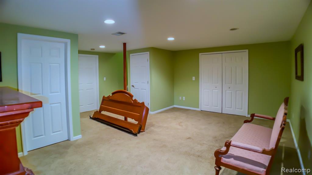 552 Foxboro Square, Brighton, MI 48116 — Photo 11