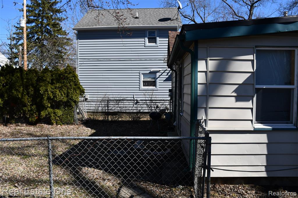 3026 Norcott Drive, Keego Harbor, MI 48320 — Photo 11