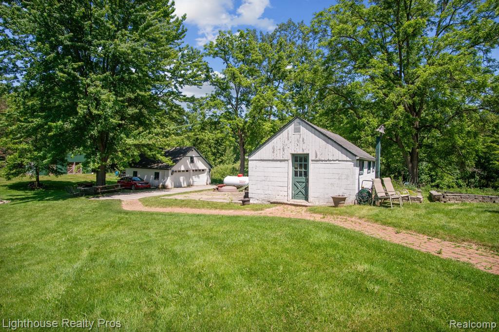 67640 W 8 MILE Road, South Lyon, MI 48178 — Photo 39