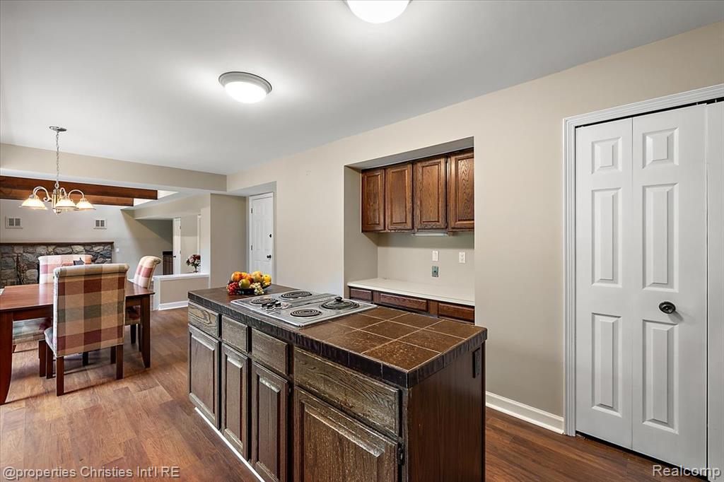4069 Harbor Vista Drive, Orchard Lake Village, MI 48323 — Photo 16