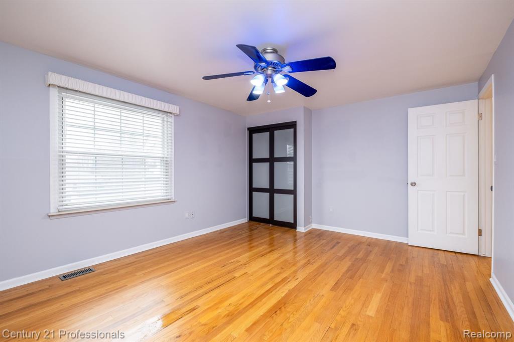 4256 BIEBER Drive, Sterling Heights, MI 48310 — Photo 23