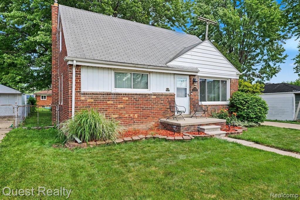 25074 Waldorf Street, Roseville, MI 48066