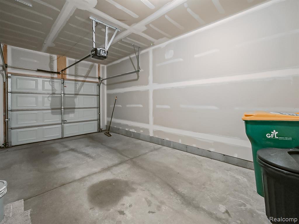 245 WRIGHT Street, Wixom, MI — Photo 27
