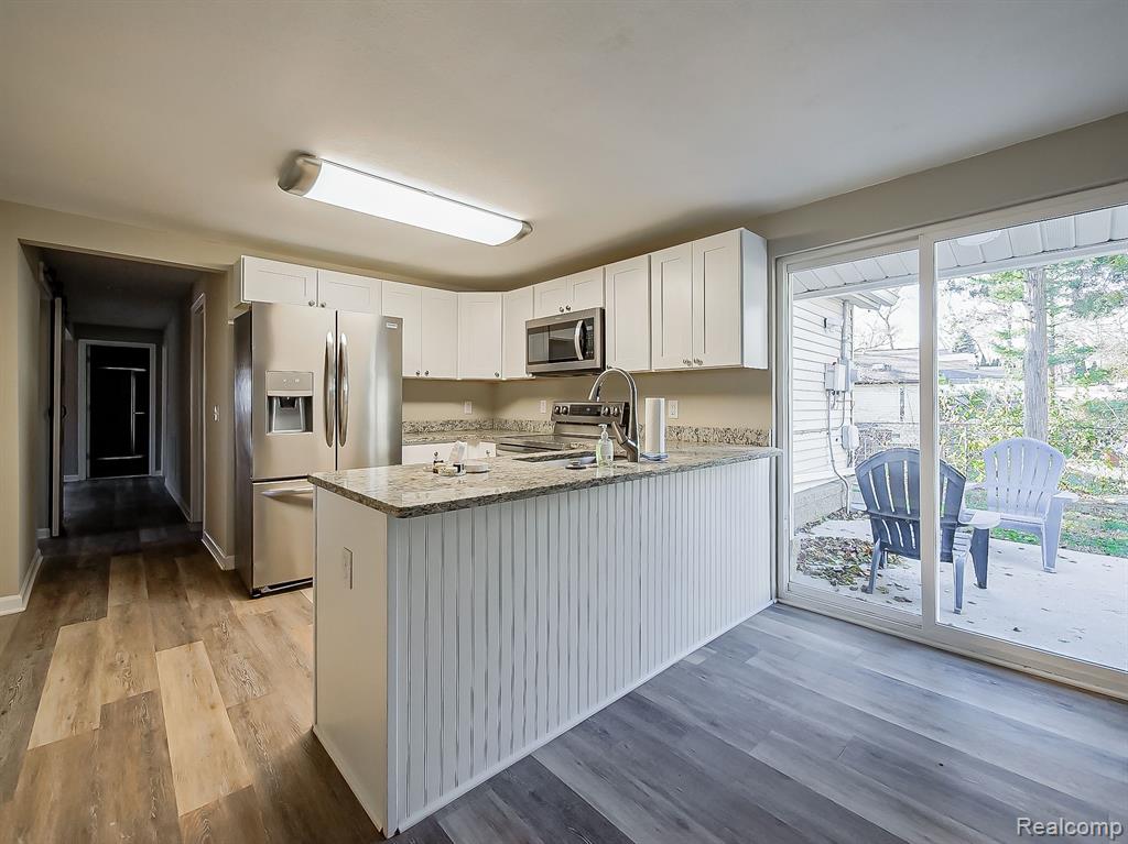 6340 ISLAND LAKE Drive, Brighton, MI 48116 — Photo 4