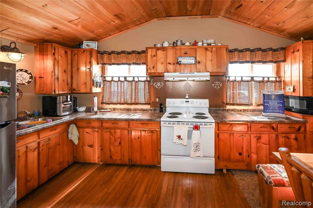 4712 Poplar Drive, Harrison, MI 48625 — Photo 33