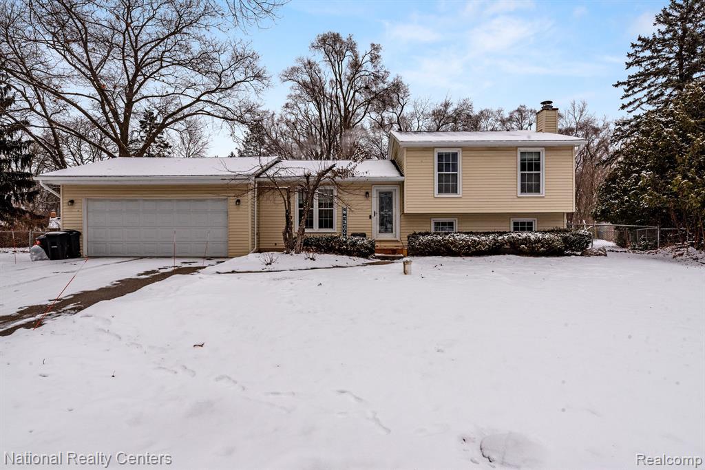 2590 AVERY Court, Wolverine Lake, MI 48390 — front exterior