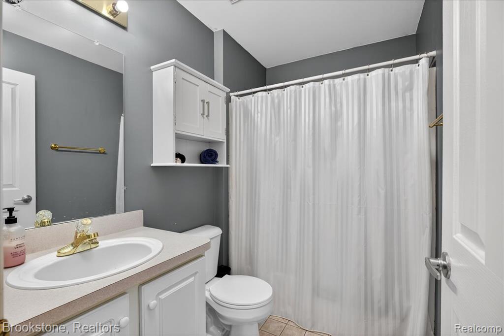 4954 Spring Meadow Dr, Clarkston, MI 48348 — Photo 6