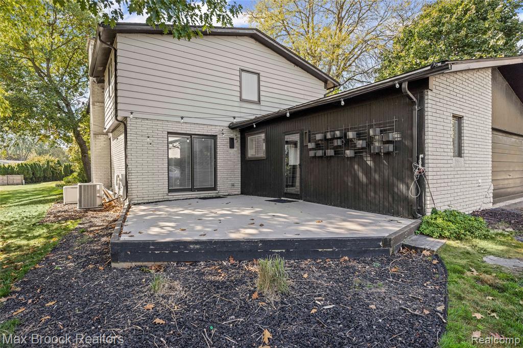 5597 Apple Ridge Trail, West Bloomfield, MI — Photo 49