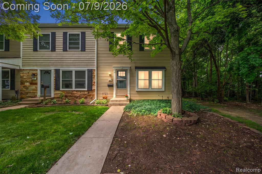 930 Little Hill Court, Rochester Hills, MI 48307 — front exterior