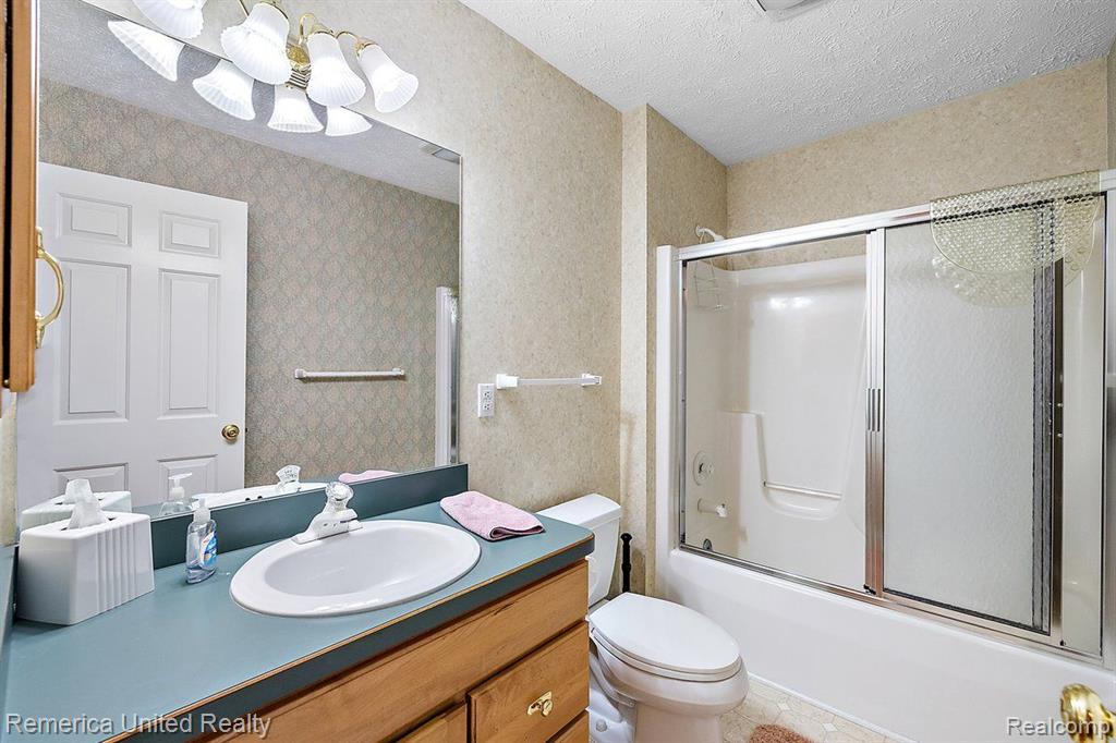 686 W CALEDONIA Street, Howell, MI 48843 — Photo 42