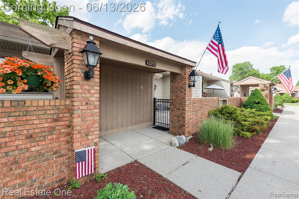62292 Yorktown Drive, 2, South Lyon, MI 48178 — Photo 4