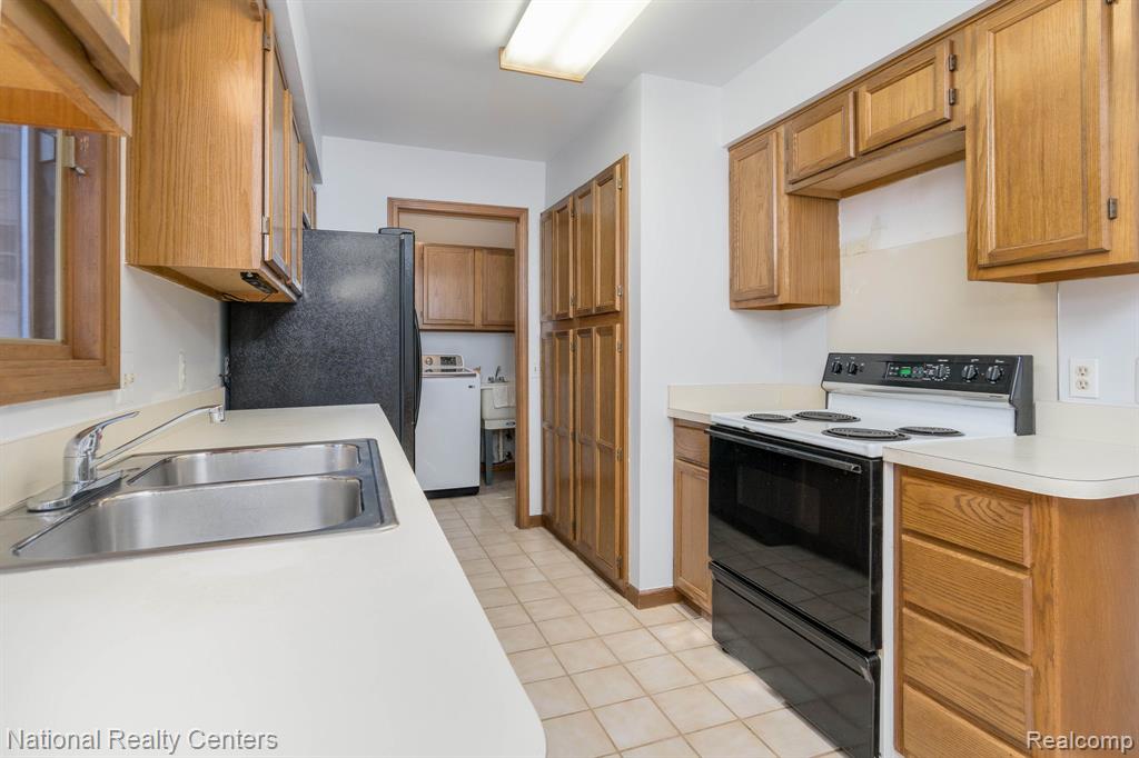405 Pineview Court, Saint Clair Shores, MI 48081 — Photo 20