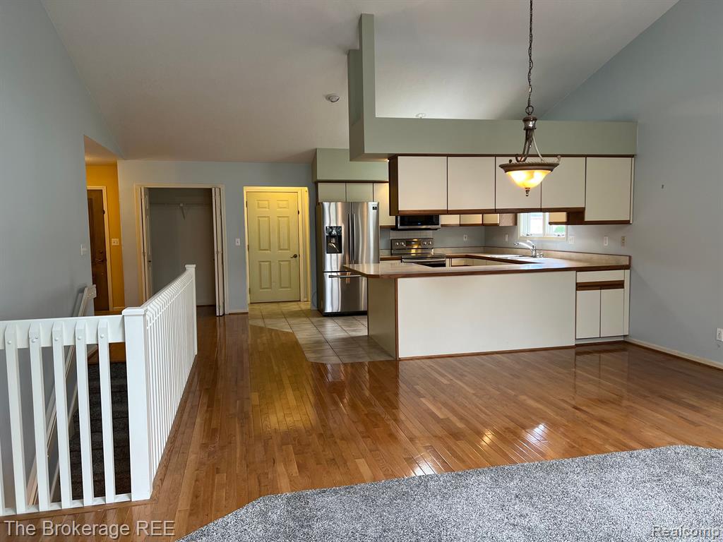6112 NORMANDY Drive, Saginaw, MI 48638 — Photo 7