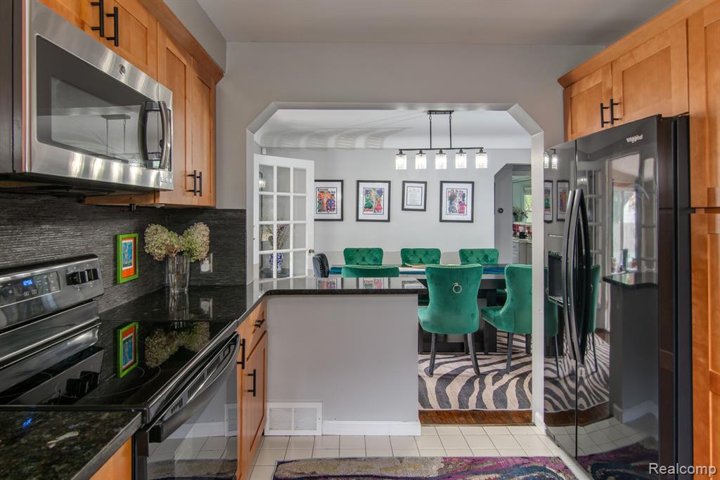 10855 Kingston Avenue, Huntington Woods, MI — Photo 15