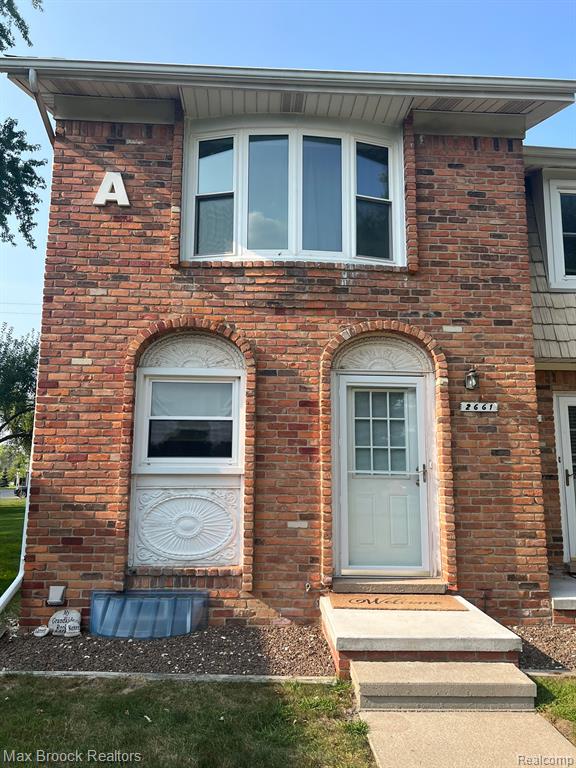 2661 KINGSTOWNE Drive, Commerce Twp, MI 48390 — Photo 2
