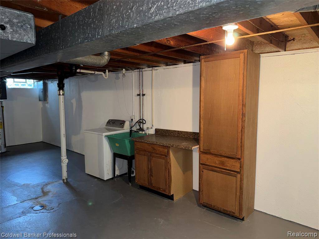 8689 Sterling street, Center Line, MI 48015 — Photo 24