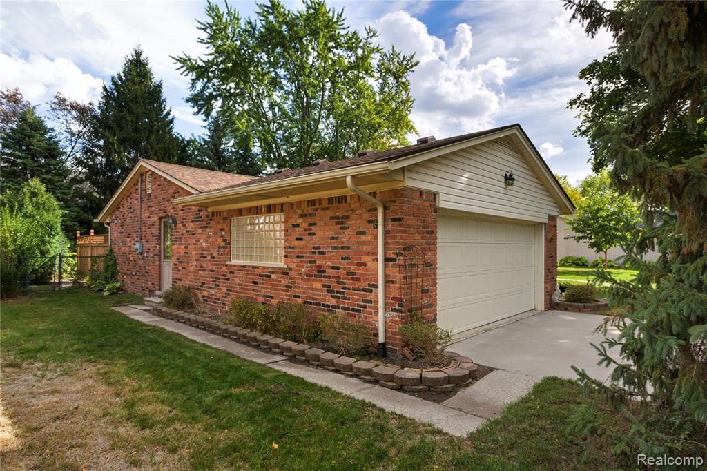9466 Marilyn Avenue, Plymouth, MI 48170 — Photo 46