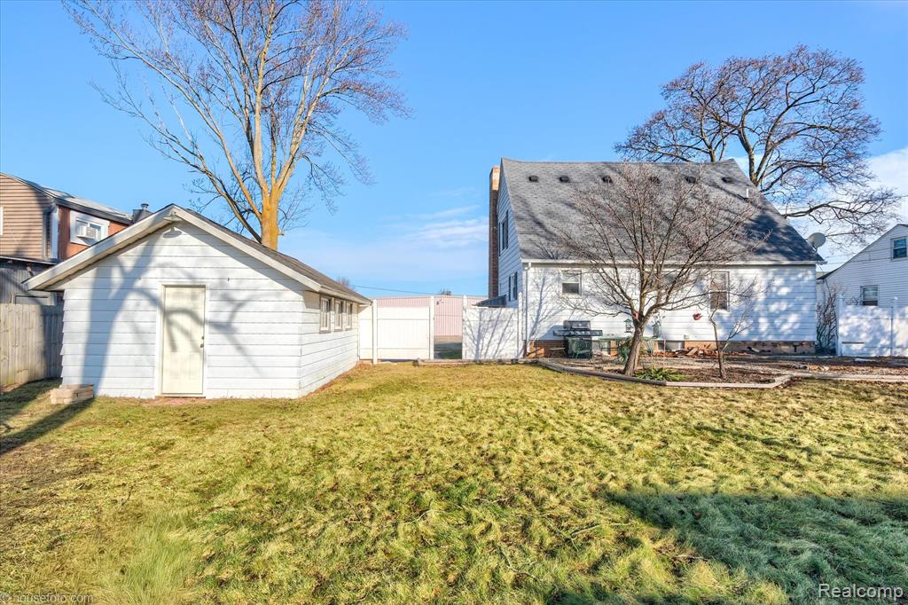 238 E Nepessing Street, Lapeer, MI 48446 — Photo 2