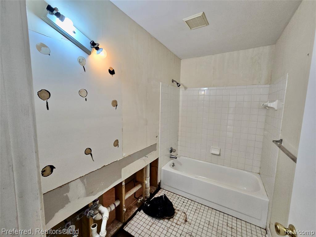 771 Clubhouse Drive, Ypsilanti, MI 48197 — Photo 14
