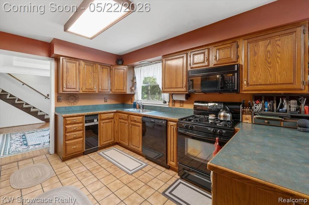 21105 Hugo Street, Farmington, MI 48336 — Photo 15