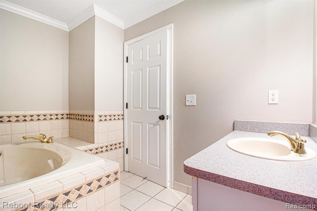 45760 Warwick Drive, Macomb, MI 48044 — Photo 11