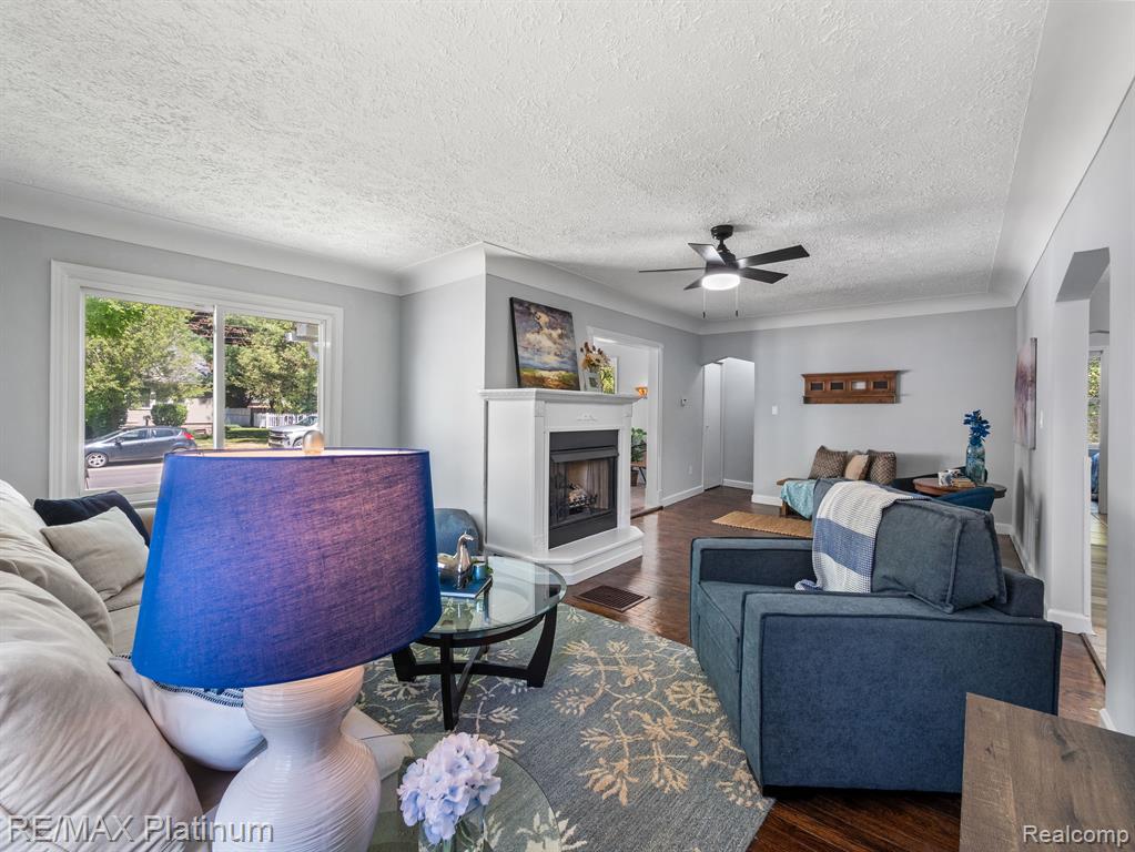 415 E SIBLEY Street, Howell, MI 48843 — Photo 6