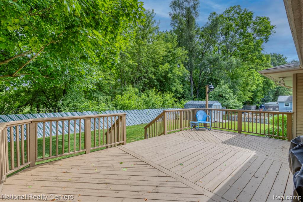 9150 Maplewood Drive, White Lake, MI — Photo 20