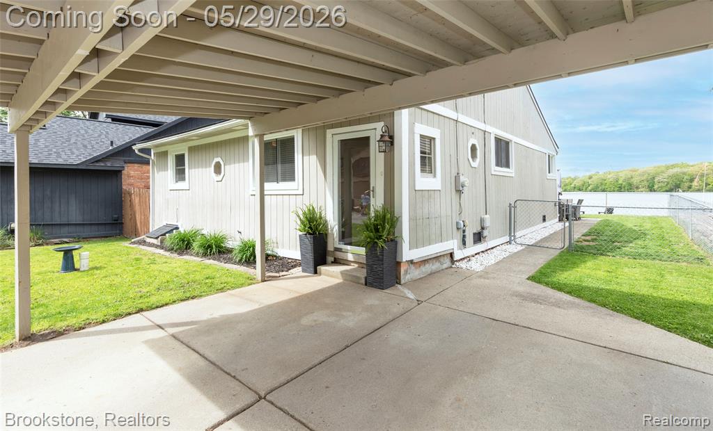 7900 DETROIT Boulevard, West Bloomfield, MI 48323 — Photo 13