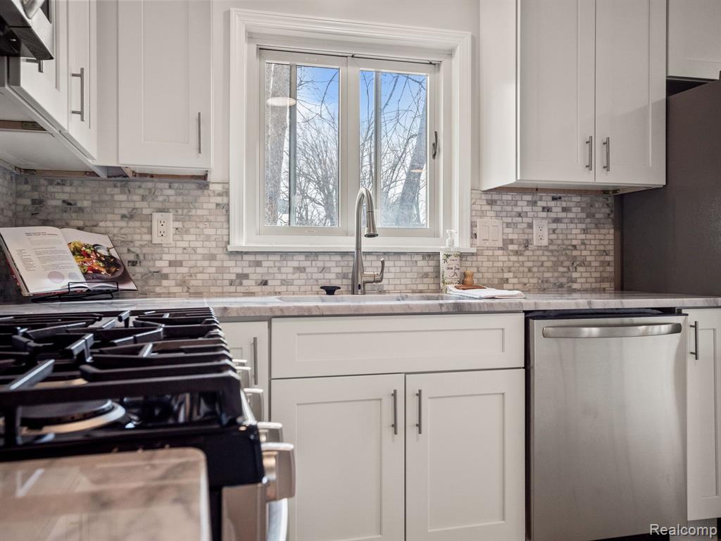 410 S Squirrel Road, Auburn Hills, MI 48326 — Photo 12