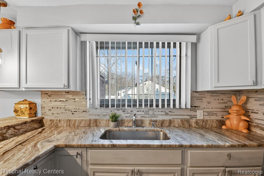 3956 HARVARD Road, Detroit, MI 48224 — Photo 18