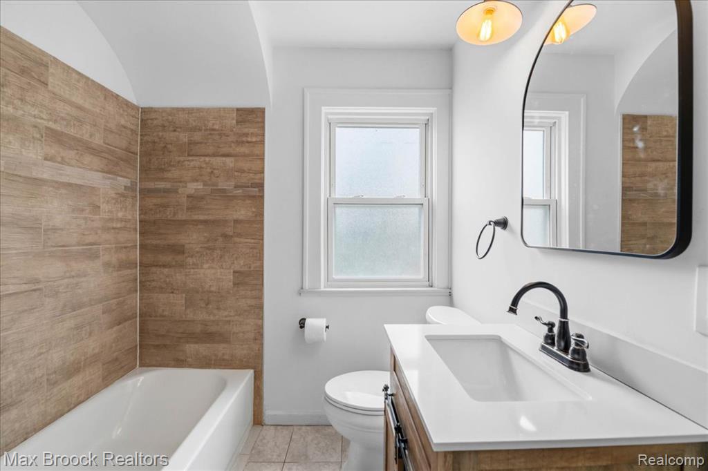 1449 Oakwood Street, Sylvan Lake, MI 48320 — Photo 21