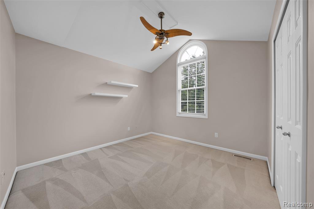 5729 Windspirit Court, 36, Waterford, MI 48327 — Photo 22