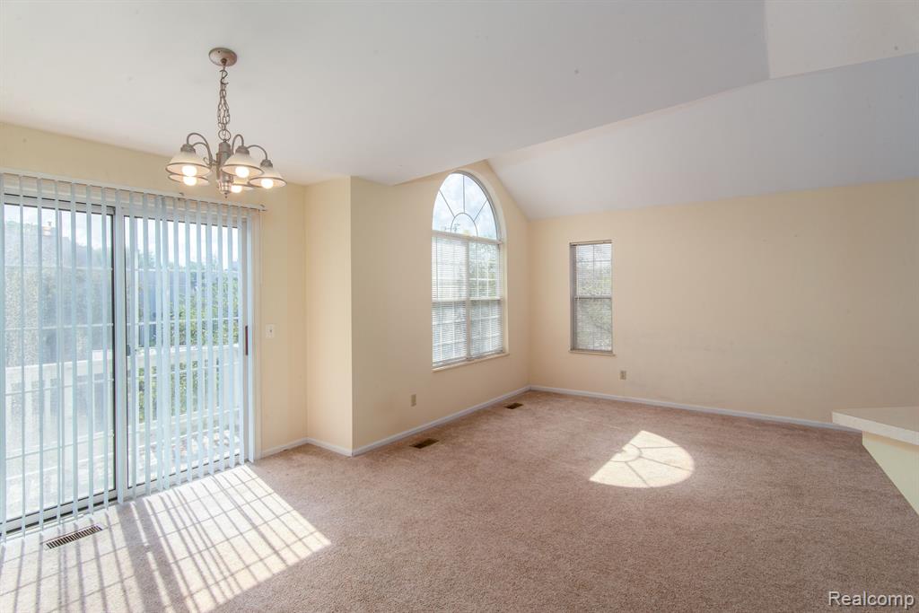 221 OAKBROOKE Drive, 5, South Lyon, MI 48178 — Photo 6