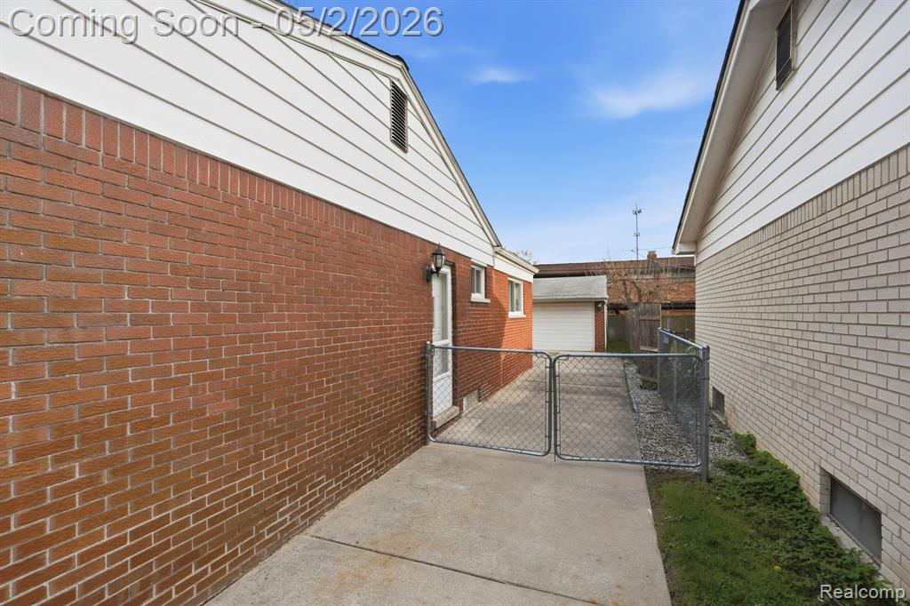 19704 Parkside Street, Saint Clair Shores, MI 48080 — Photo 34
