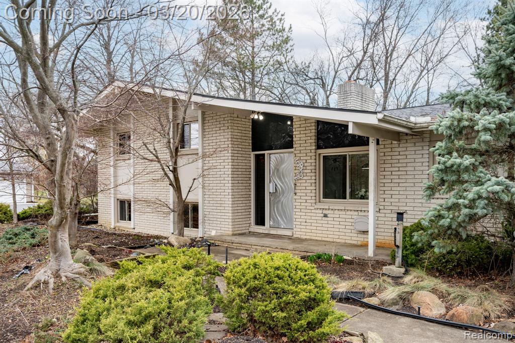 5832 Shaun Road, West Bloomfield, MI — Photo 2