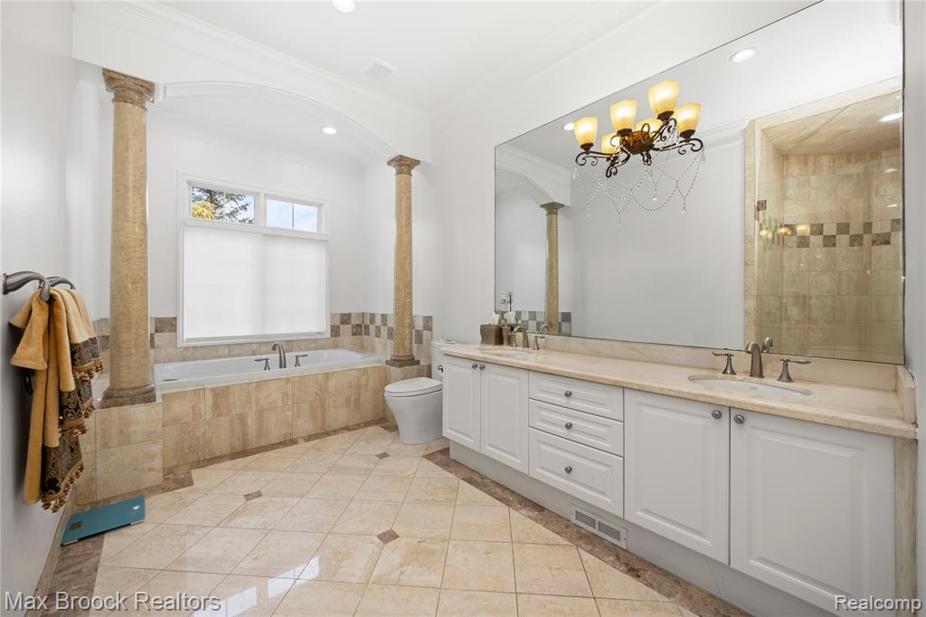 5679 Branford Drive, West Bloomfield, MI — Photo 32