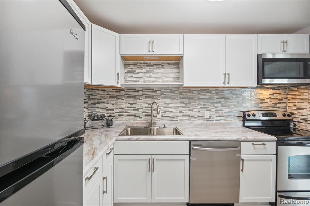32013 W 12 MILE Road, 306, Farmington Hills, MI 48334 — Photo 13
