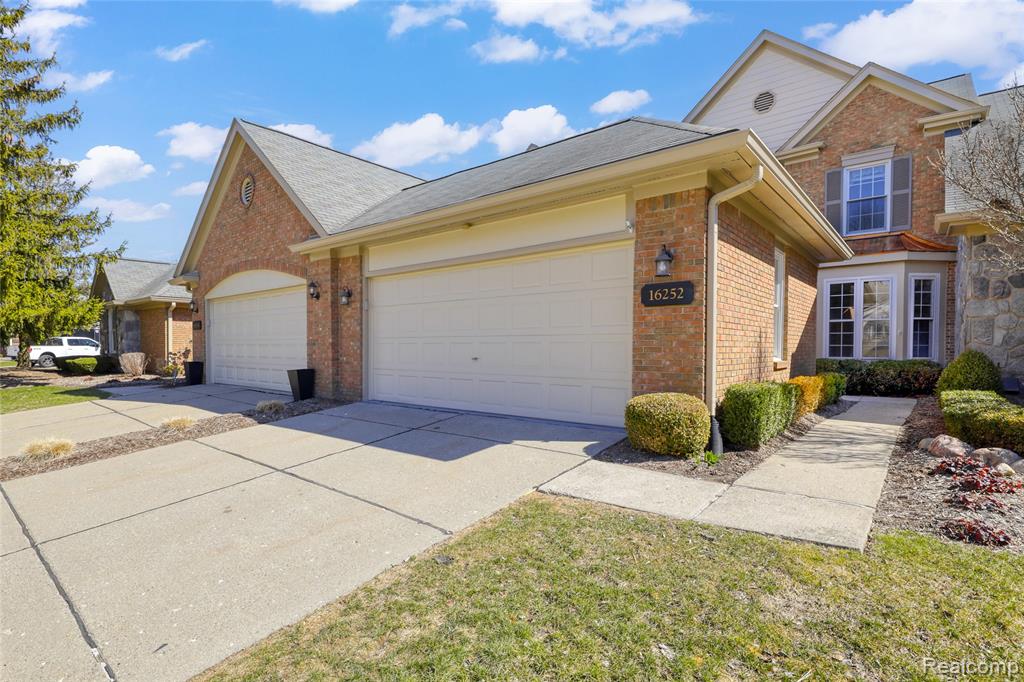 16252 Country Knoll Drive, Northville, MI 48168 — Photo 2