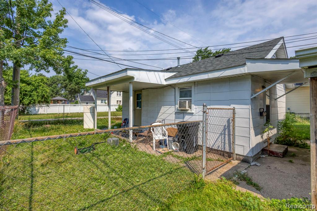 503 14TH Street, Port Huron, MI 48060 — Photo 16
