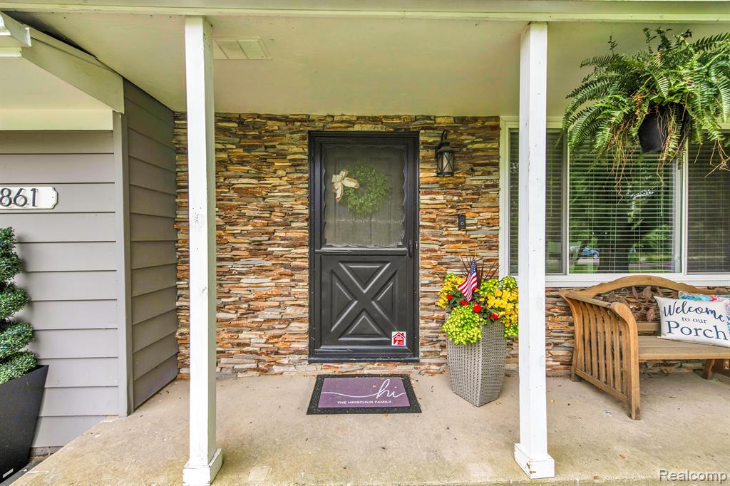 861 W SEYMOUR LAKE Road S, Oxford, MI 48371 — Photo 4