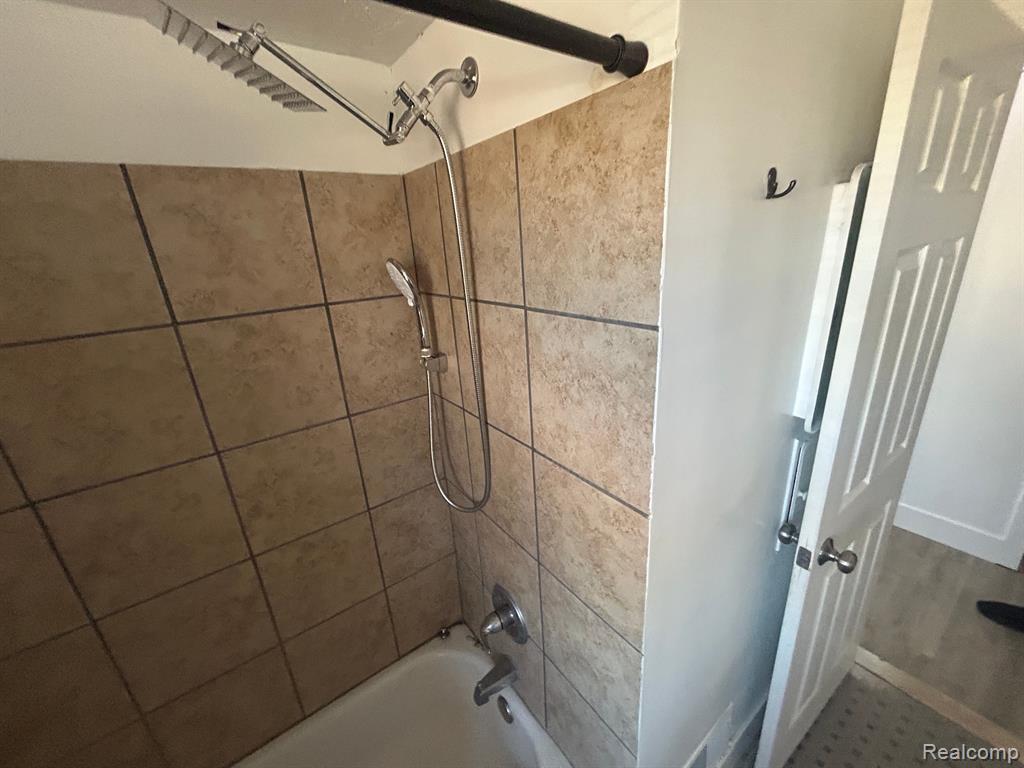 5258 NEWPORT Street, Detroit, MI 48213 — Photo 35