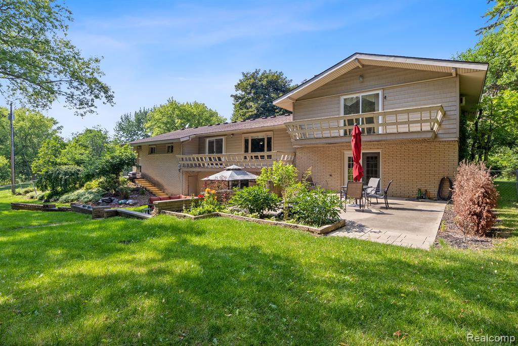 54655 PONTIAC Trail, Milford, MI 48381 — Photo 46
