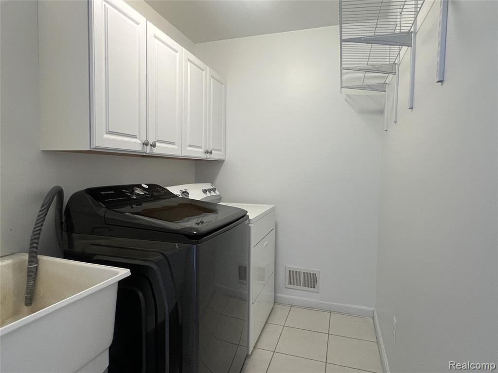 6161 Elarz Drive, Troy, MI 48085 — Photo 16
