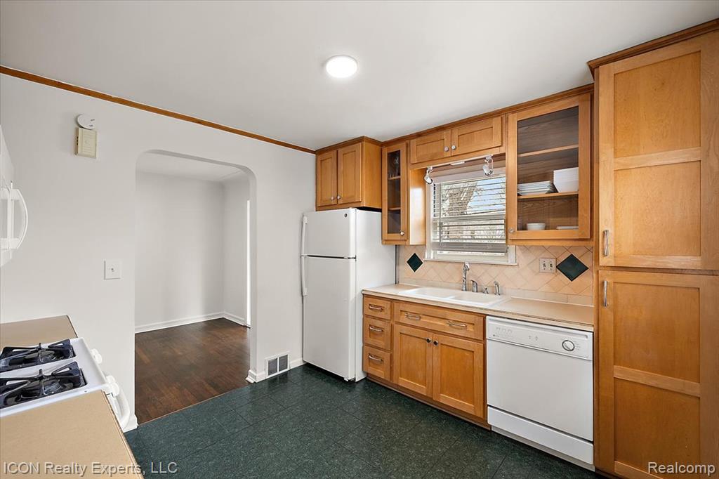 176 Chippewa Road, Pontiac, MI 48341 — Photo 22