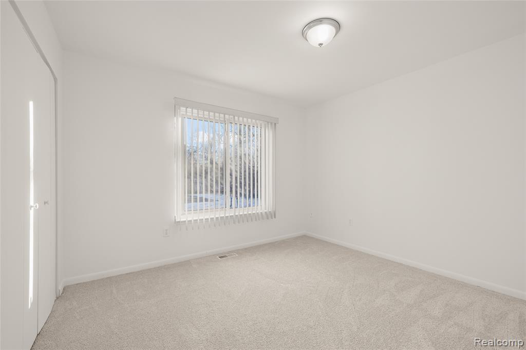 40661 Oakwood Drive, Novi, MI — Photo 19