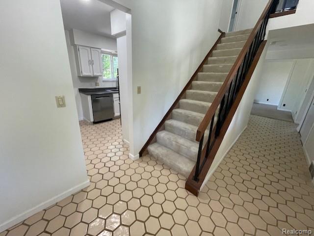 4970 Foxcroft Drive, Troy, MI 48085 — Photo 18