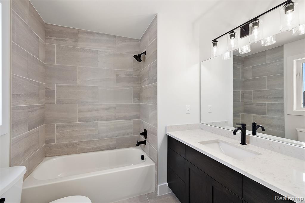 17824 Biscayne Drive, Macomb, MI 48042 — Photo 34