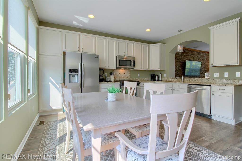 44509 Ellery Lane, Novi, MI 48377 — Photo 11