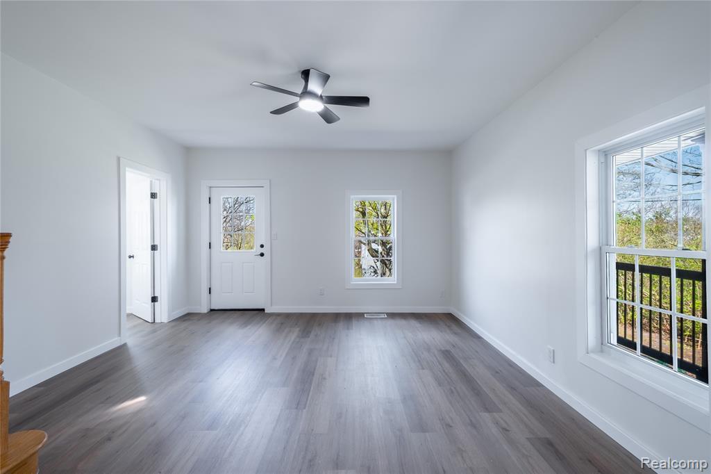 227 Emily Street, Flushing, MI 48433 — Photo 5